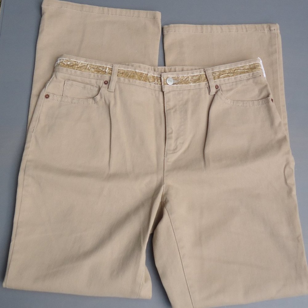 NWT. SIZE 12.  LIZ CLAIBORNE tan bootcut jeans